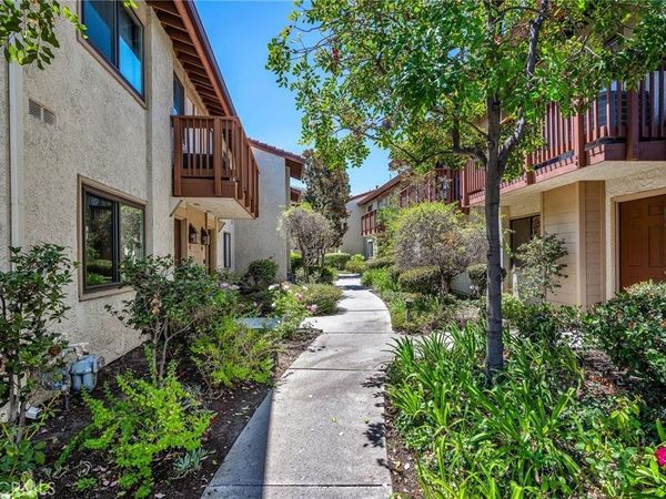 21555 Burbank Boulevard, Unit 47, Woodland Hills, CA 91367