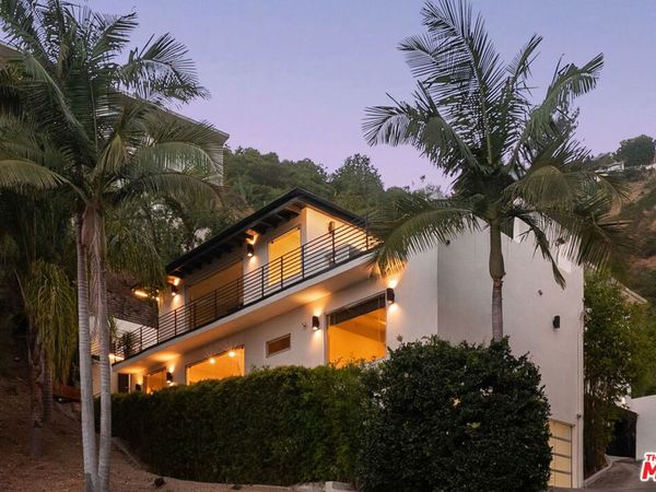 1716 Queens Court, Los Angeles, CA 90069