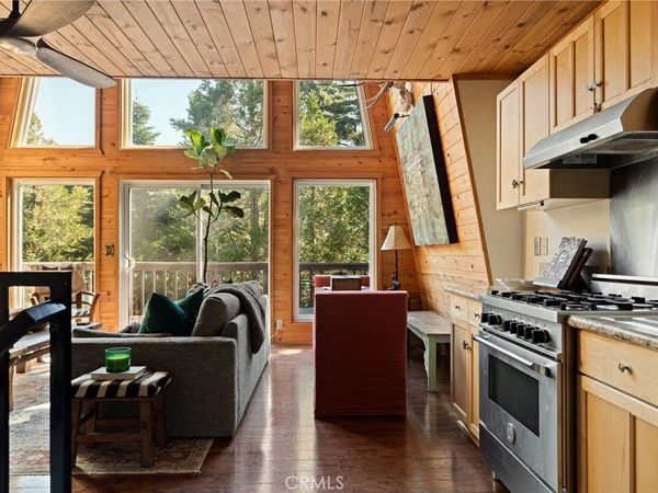 446 Cedarbrook Drive , Lake Arrowhead, CA 92391