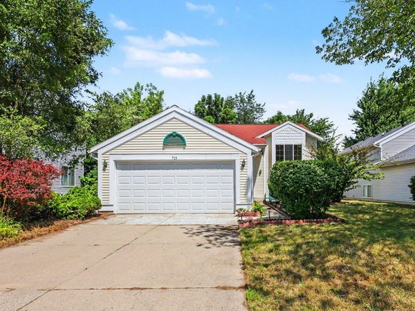 715 Springwood Drive SE, Kentwood, MI 49548