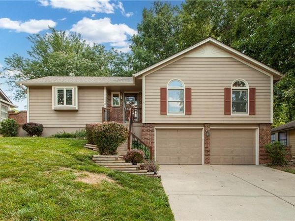 1112 SW 24th Street Court, Blue Springs, MO 64015