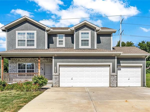 2409 SE CreekRidge Court, Blue Springs, MO 64014