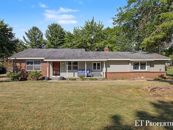 2440 Saratoga Drive NE, Grand Rapids, MI 49525