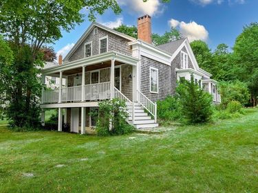 28 Main Street, Mattapoisett, MA 02739