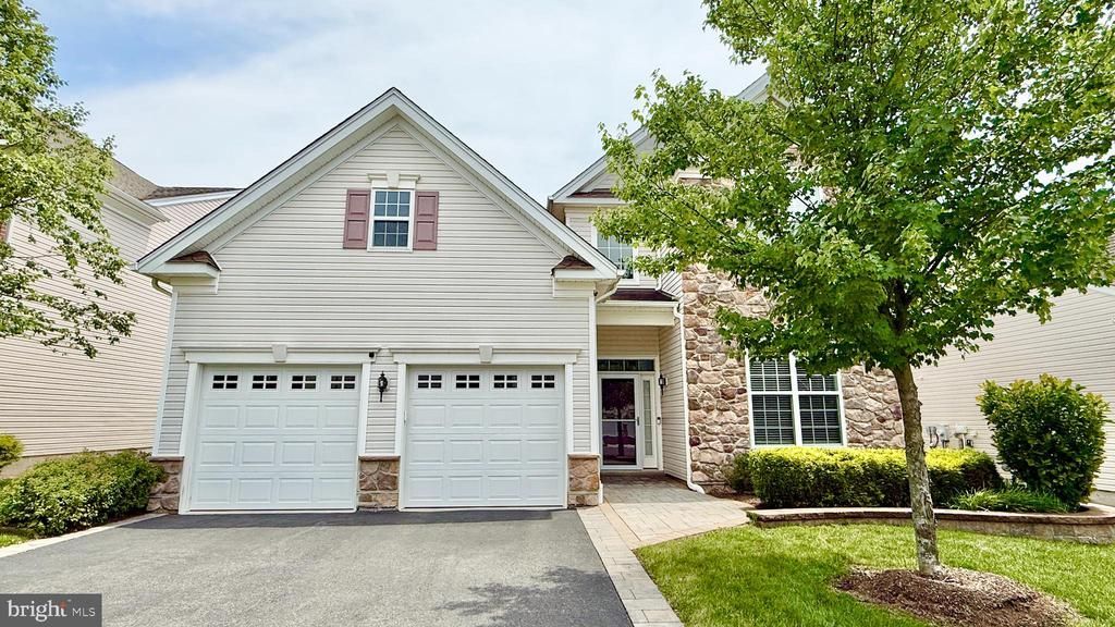 38 Inverness Drive, Kendall Park, NJ 08824 Main Photo