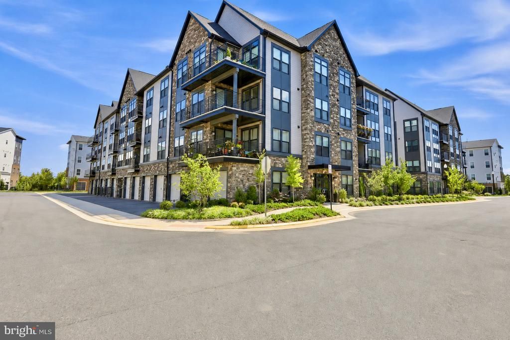 23650 Havelock Walk Terrace, Unit 407, Ashburn, VA 20148 Main Photo