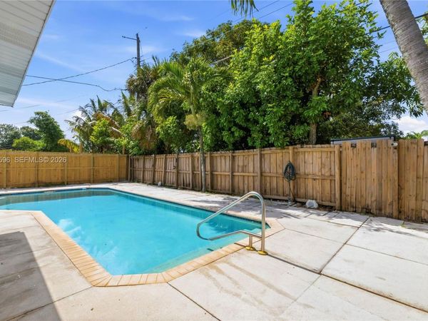 230 NW 55th St, Oakland Park, FL 33309