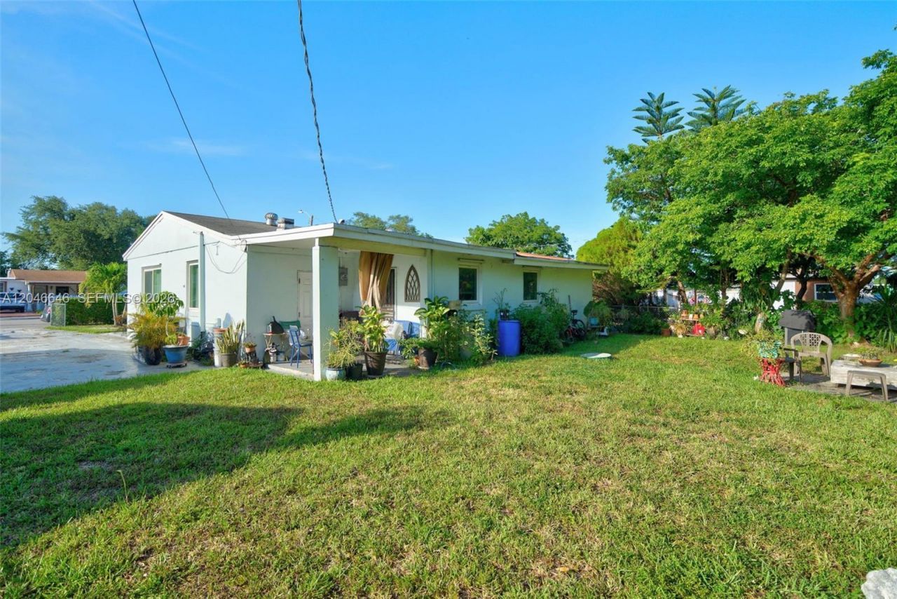 1230 NW 84th Ter , Miami, FL 33147 Photo