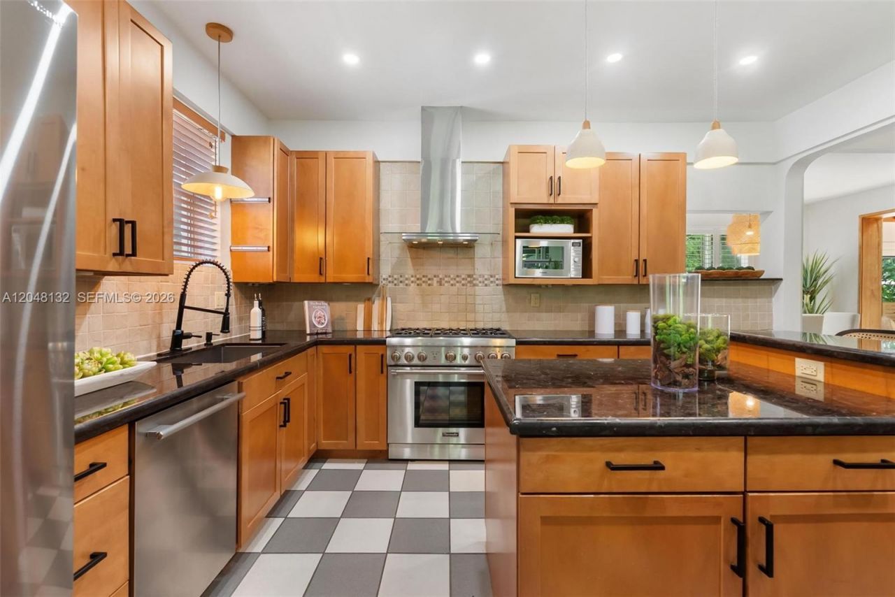 12045 Griffing Blvd, Biscayne Park, FL 33161 Photo