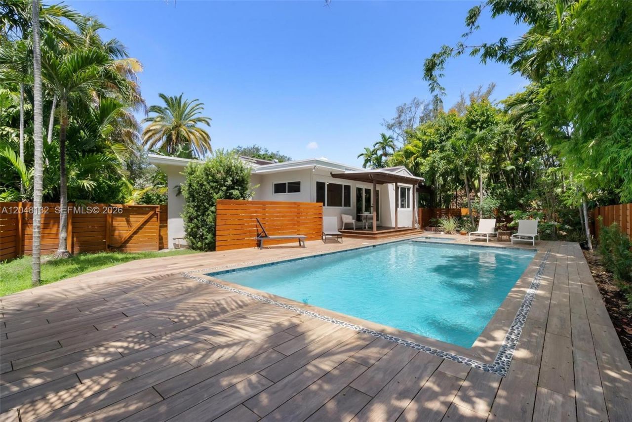 12045 Griffing Blvd, Biscayne Park, FL 33161 Photo