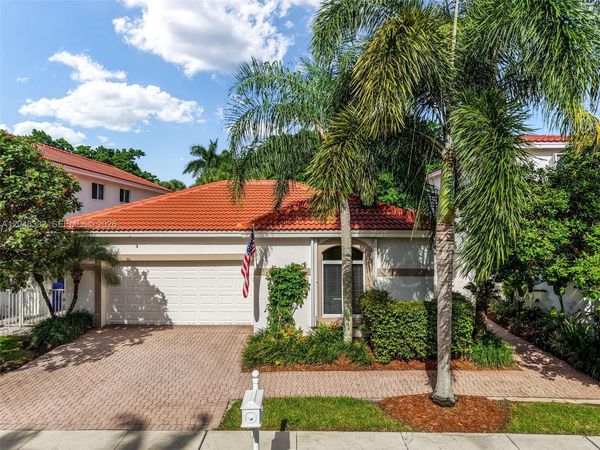 1221 E Bel Aire Dr E , Pembroke Pines, FL 33027