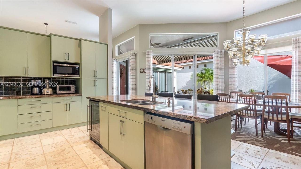 1221 E Bel Aire Dr E , Pembroke Pines, FL 33027 Photo