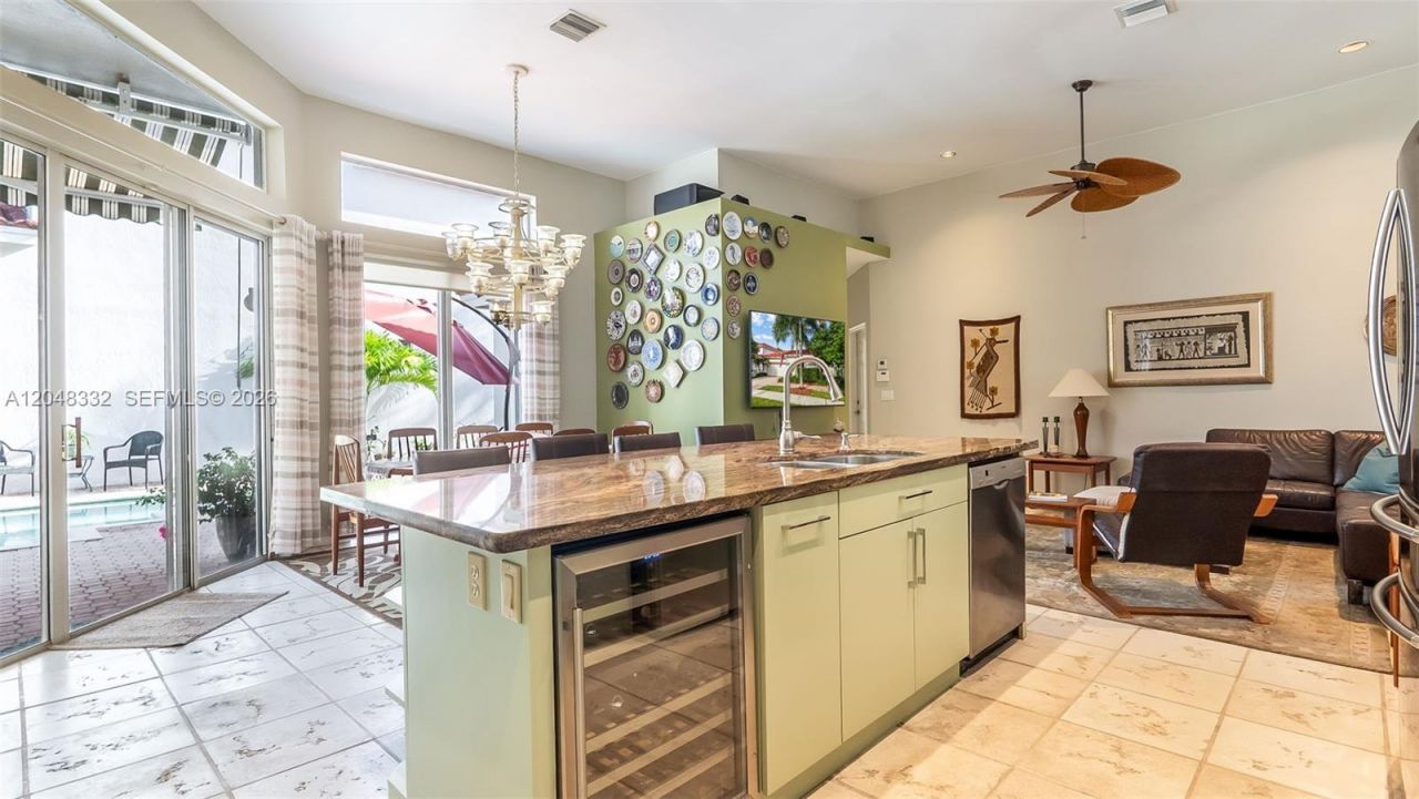 1221 E Bel Aire Dr E , Pembroke Pines, FL 33027 Photo
