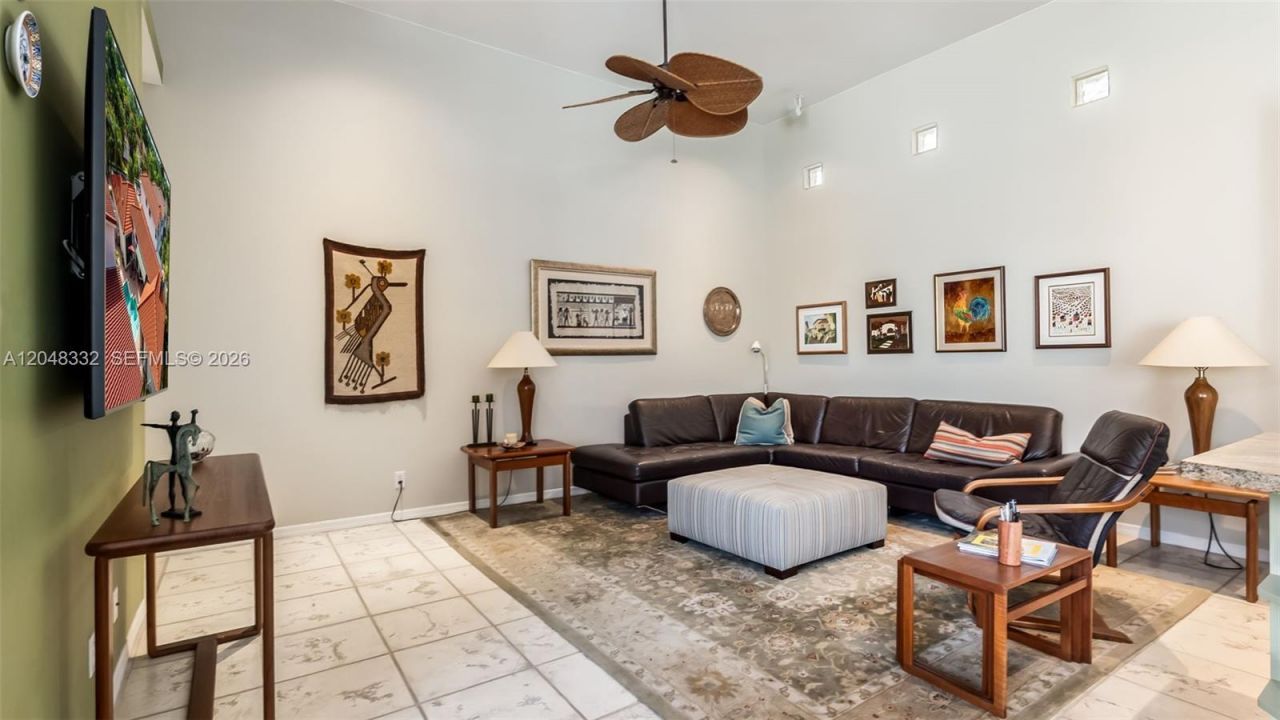 1221 E Bel Aire Dr E , Pembroke Pines, FL 33027 Photo