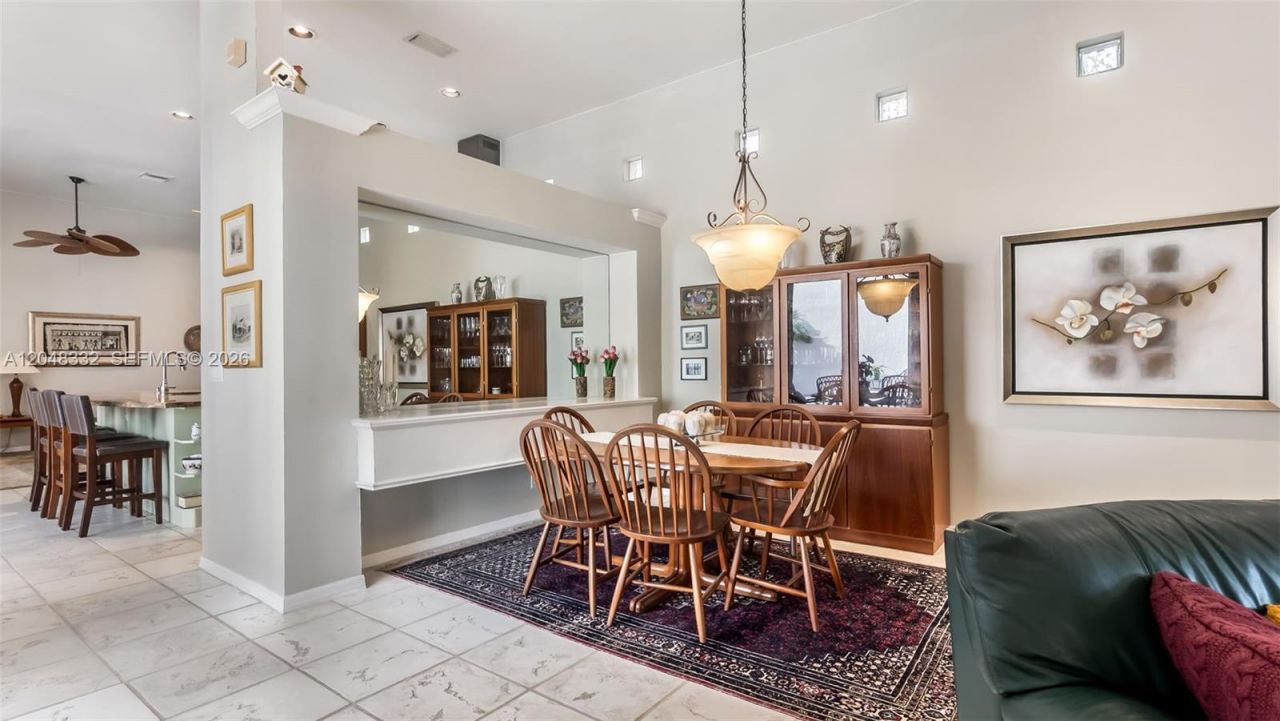 1221 E Bel Aire Dr E , Pembroke Pines, FL 33027 Photo