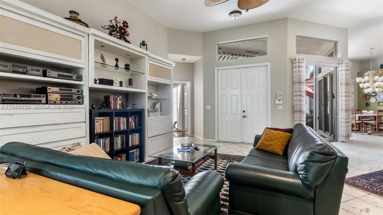 1221 E Bel Aire Dr E , Pembroke Pines, FL 33027 Photo