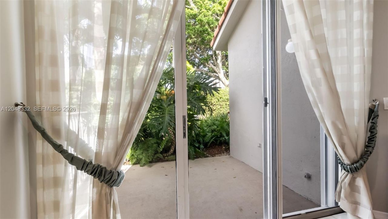 1221 E Bel Aire Dr E , Pembroke Pines, FL 33027 Photo