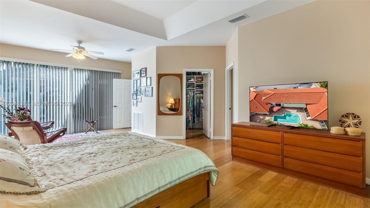1221 E Bel Aire Dr E , Pembroke Pines, FL 33027 Photo