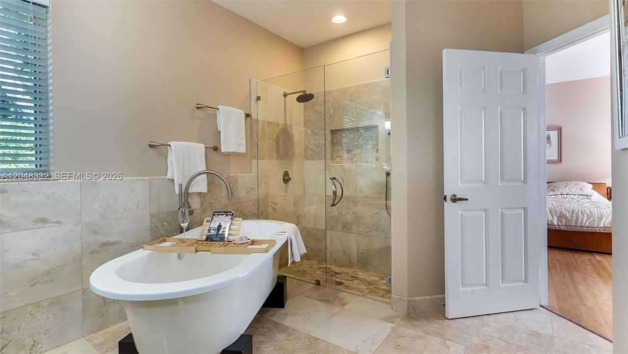 1221 E Bel Aire Dr E , Pembroke Pines, FL 33027 Photo