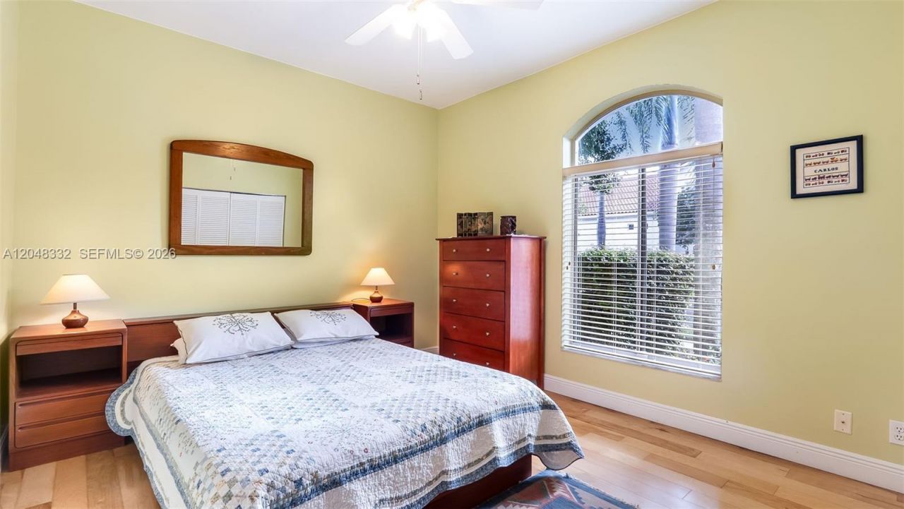 1221 E Bel Aire Dr E , Pembroke Pines, FL 33027 Photo