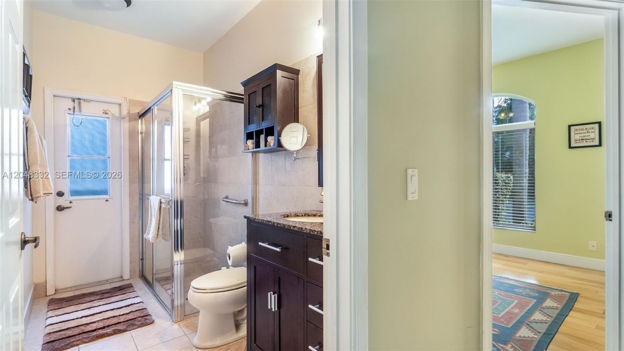 1221 E Bel Aire Dr E , Pembroke Pines, FL 33027 Photo