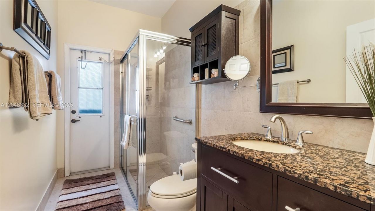 1221 E Bel Aire Dr E , Pembroke Pines, FL 33027 Photo