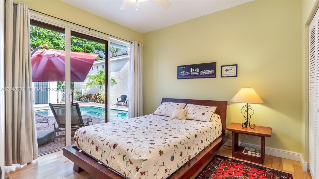 1221 E Bel Aire Dr E , Pembroke Pines, FL 33027 Photo