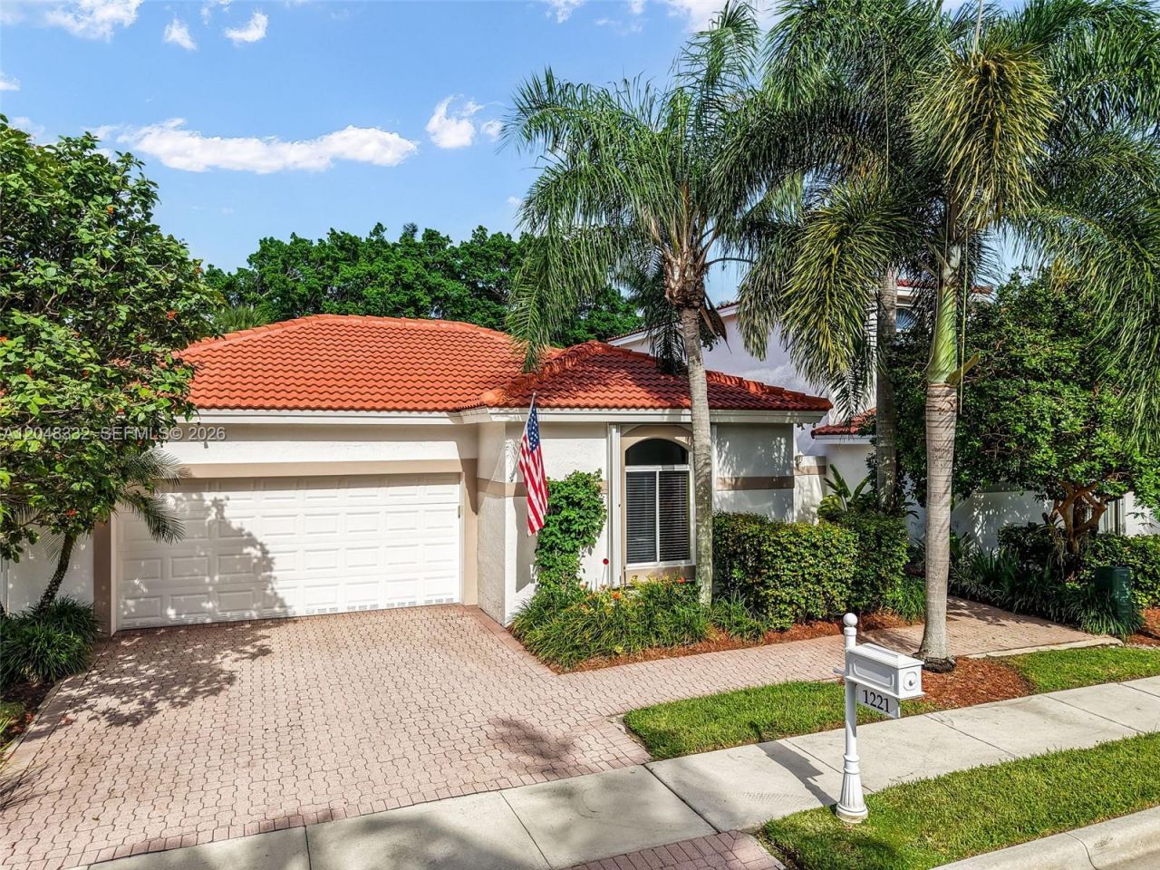 1221 E Bel Aire Dr E , Pembroke Pines, FL 33027 Photo