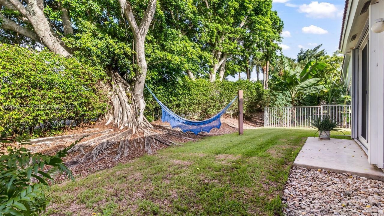 1221 E Bel Aire Dr E , Pembroke Pines, FL 33027 Photo