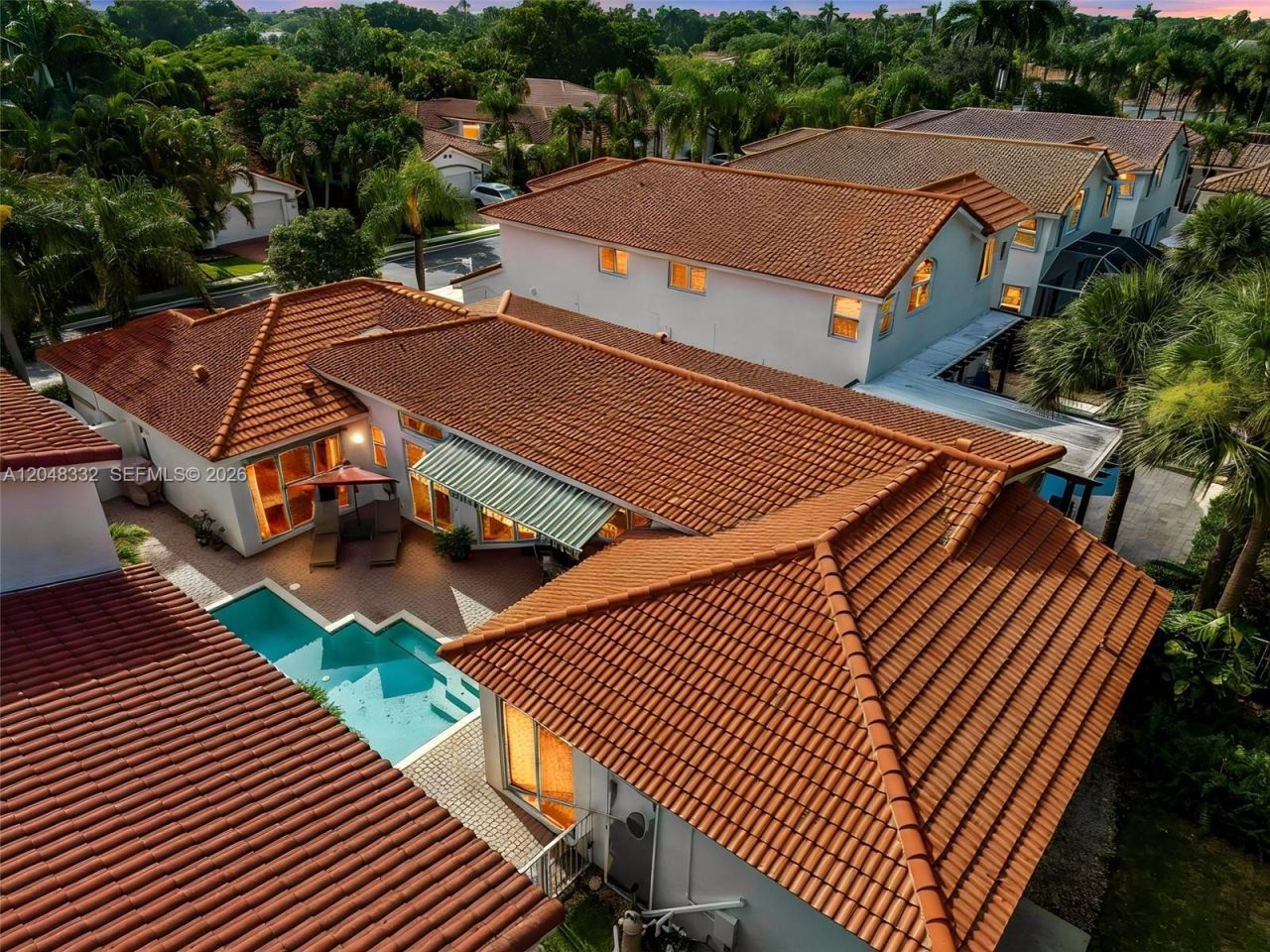 1221 E Bel Aire Dr E , Pembroke Pines, FL 33027 Photo