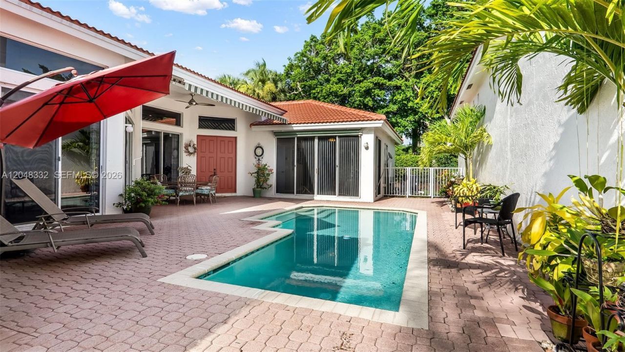 1221 E Bel Aire Dr E , Pembroke Pines, FL 33027 Photo