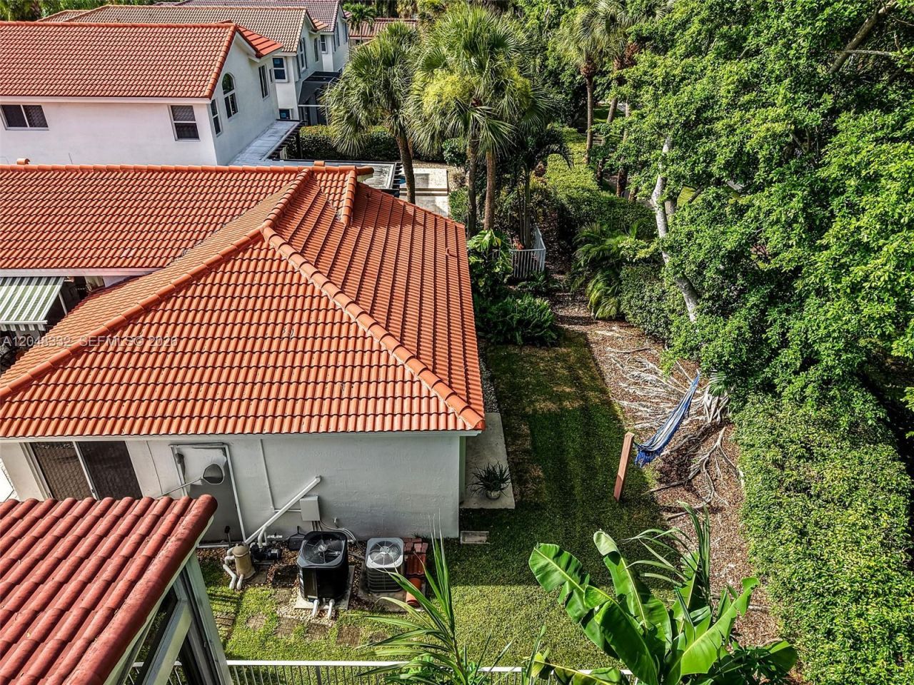 1221 E Bel Aire Dr E , Pembroke Pines, FL 33027 Photo