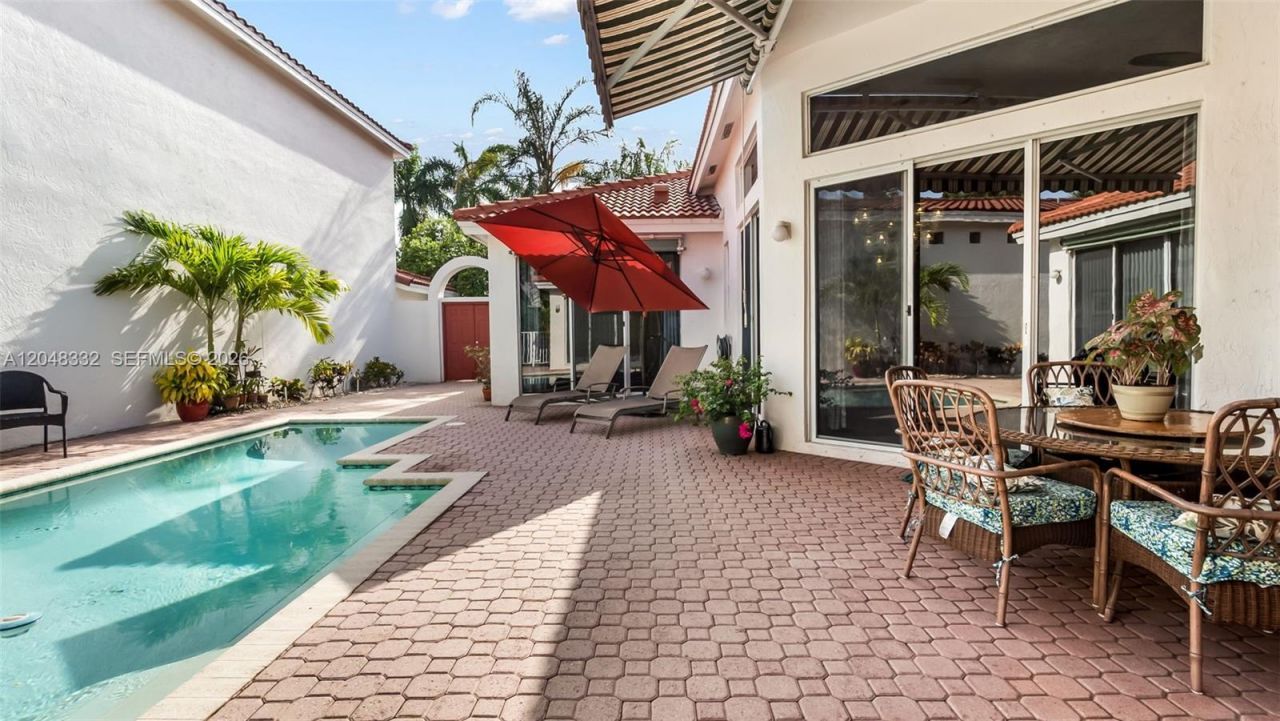 1221 E Bel Aire Dr E , Pembroke Pines, FL 33027 Photo