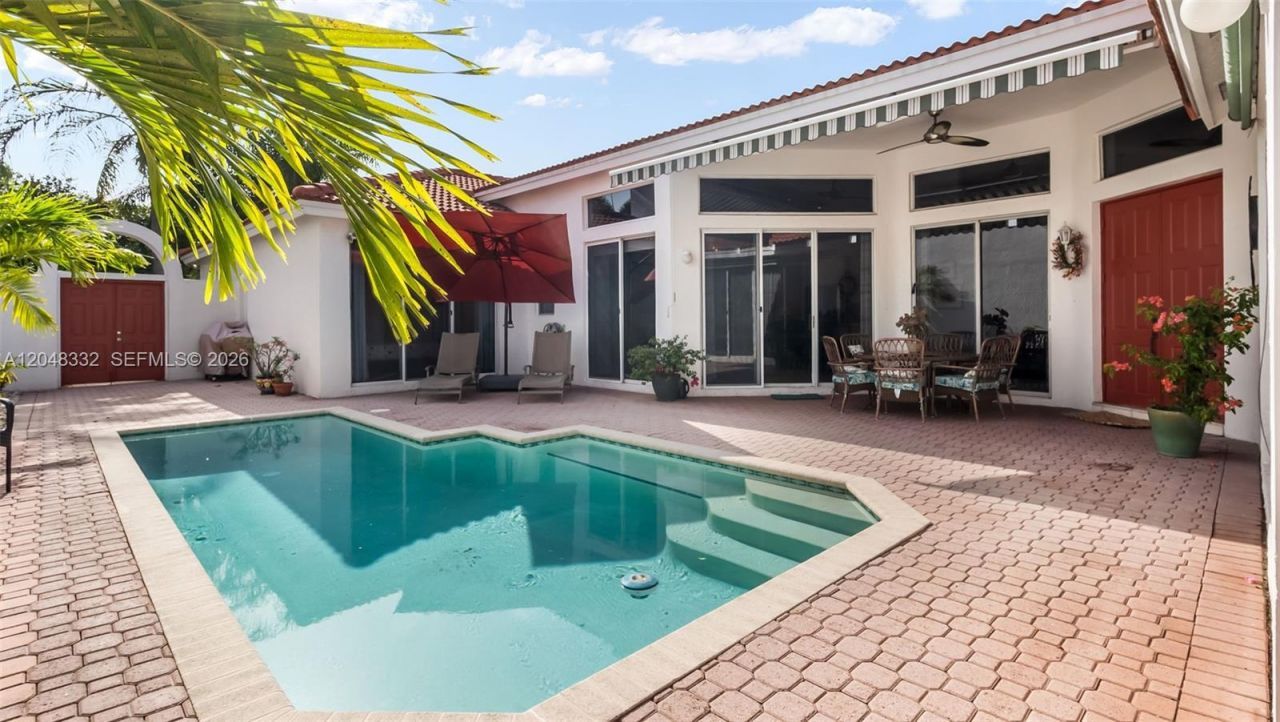 1221 E Bel Aire Dr E , Pembroke Pines, FL 33027 Photo