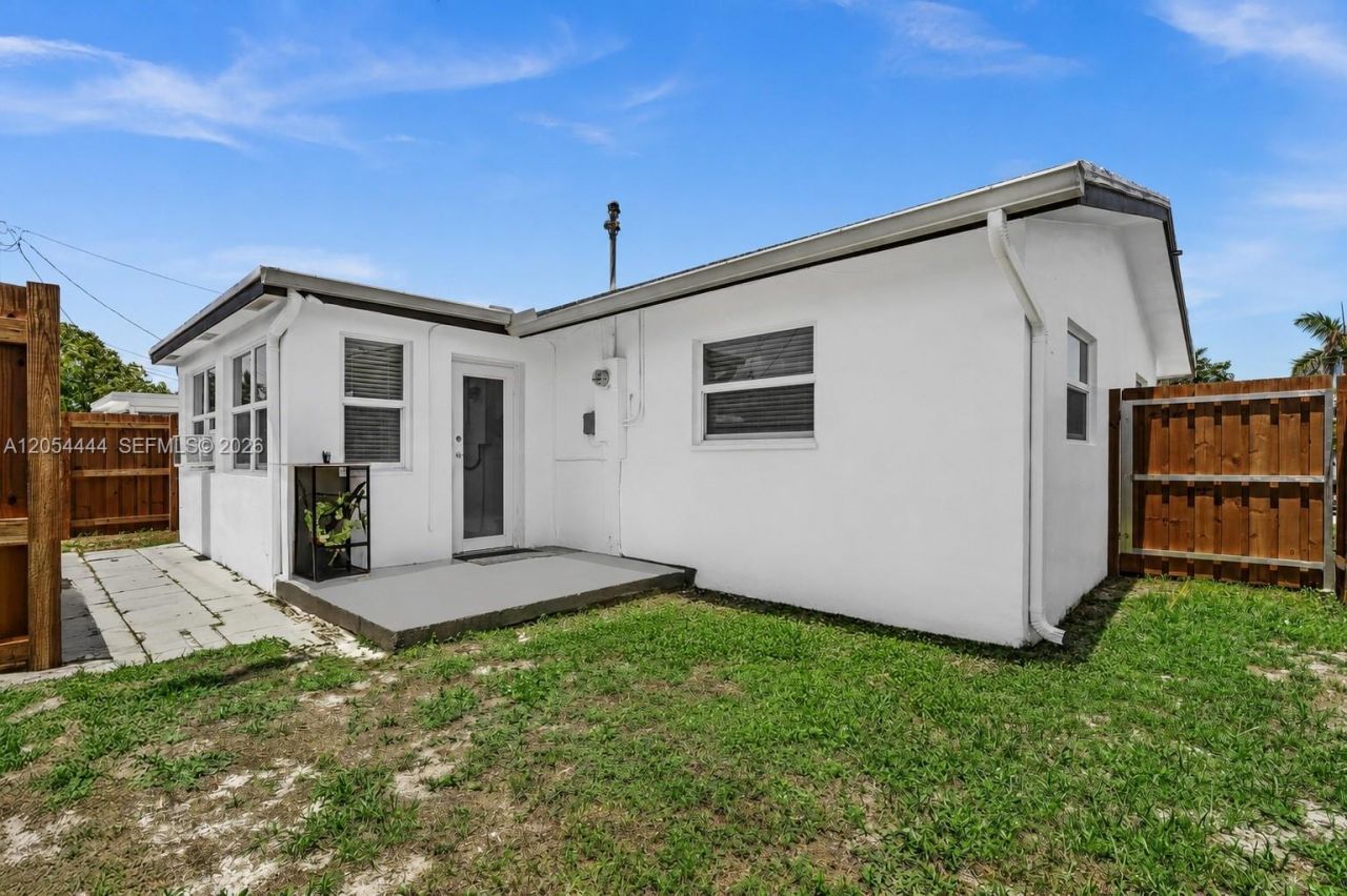 4561 NW 16th Ter, Tamarac, FL 33309 Photo