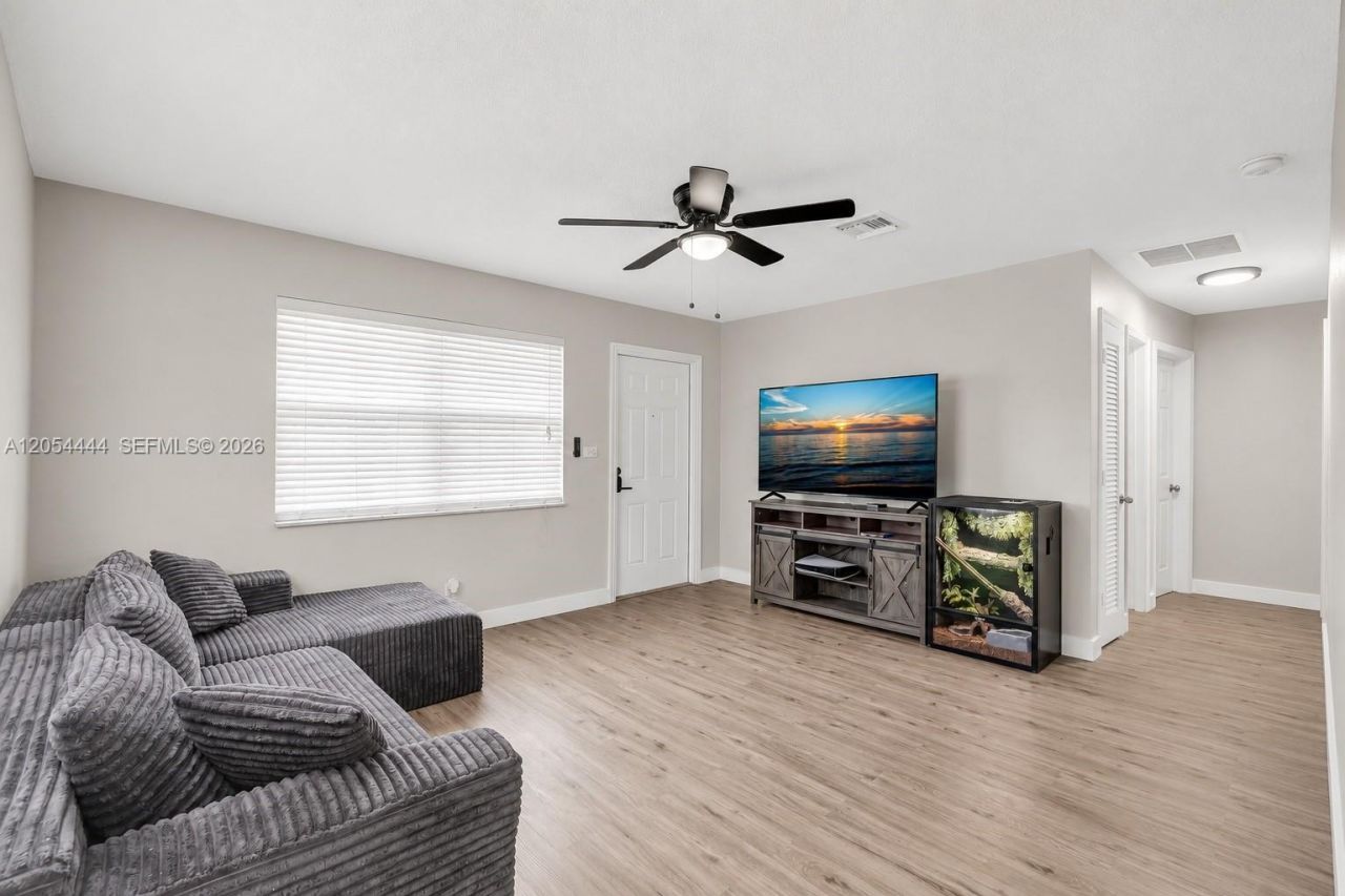 4561 NW 16th Ter, Tamarac, FL 33309 Photo