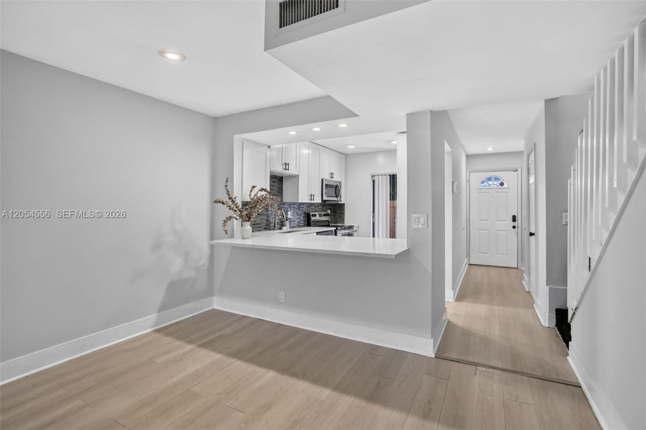 4070 Sierra Ter, Sunrise, FL 33351 Photo