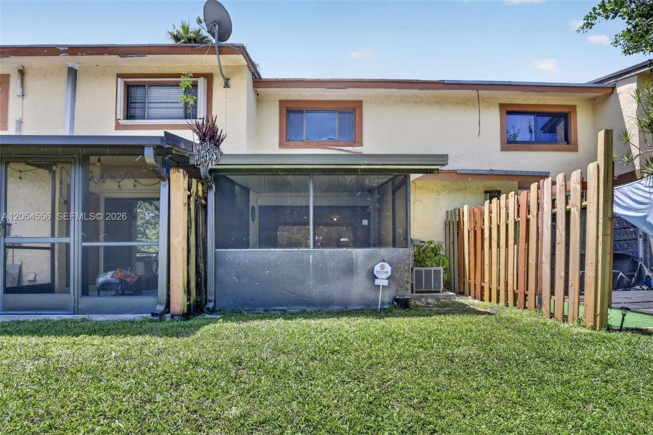 4070 Sierra Ter, Sunrise, FL 33351 Photo