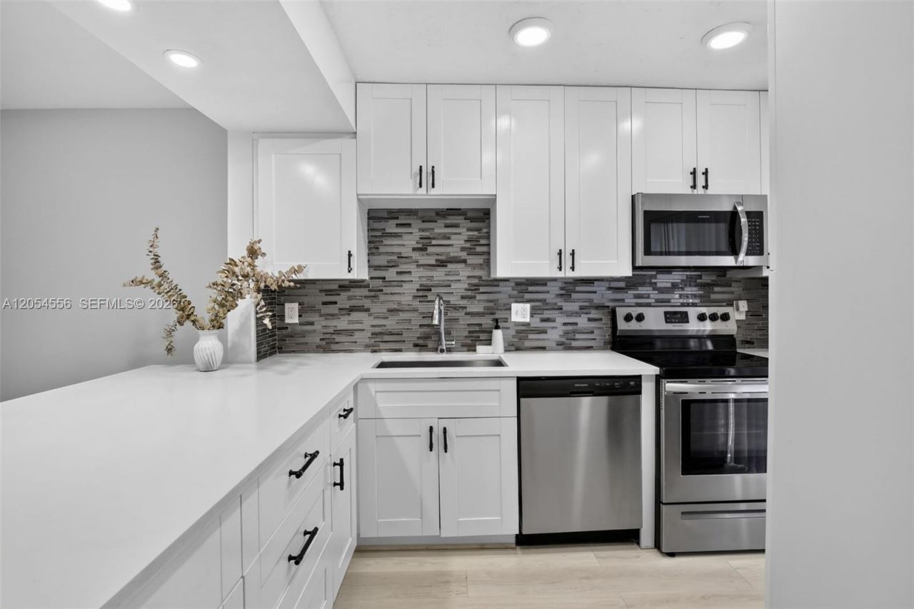 4070 Sierra Ter, Sunrise, FL 33351 Photo