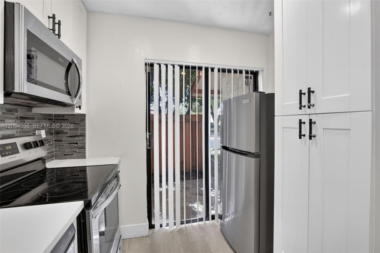 4070 Sierra Ter, Sunrise, FL 33351 Photo