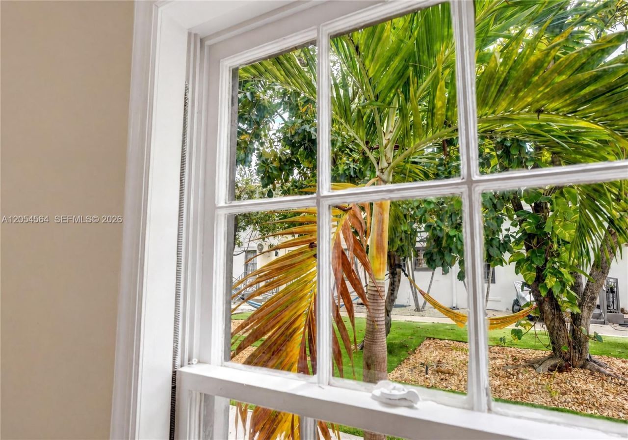 421 75th St, Unit 1, Miami Beach, FL 33141 Photo