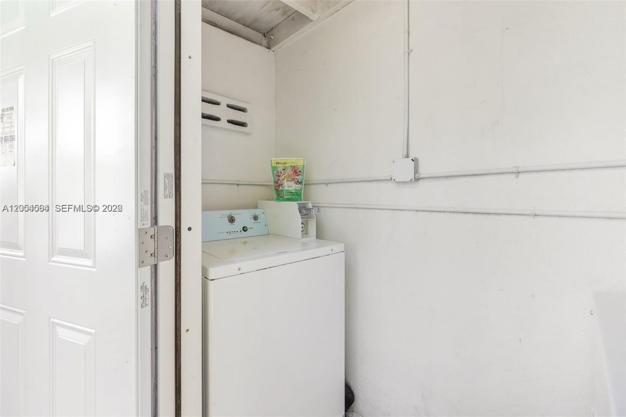 421 75th St, Unit 1, Miami Beach, FL 33141 Photo