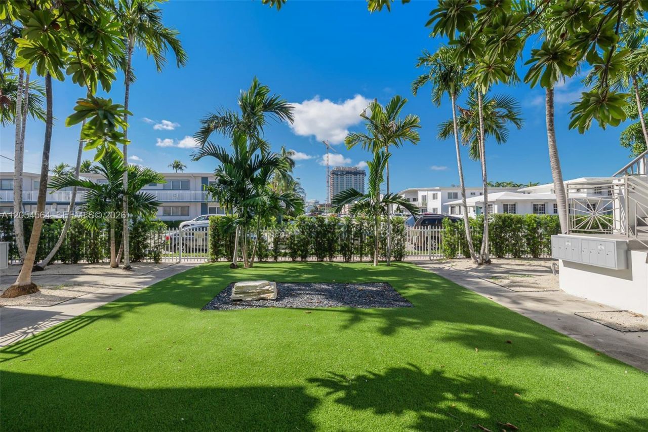 421 75th St, Unit 1, Miami Beach, FL 33141 Photo