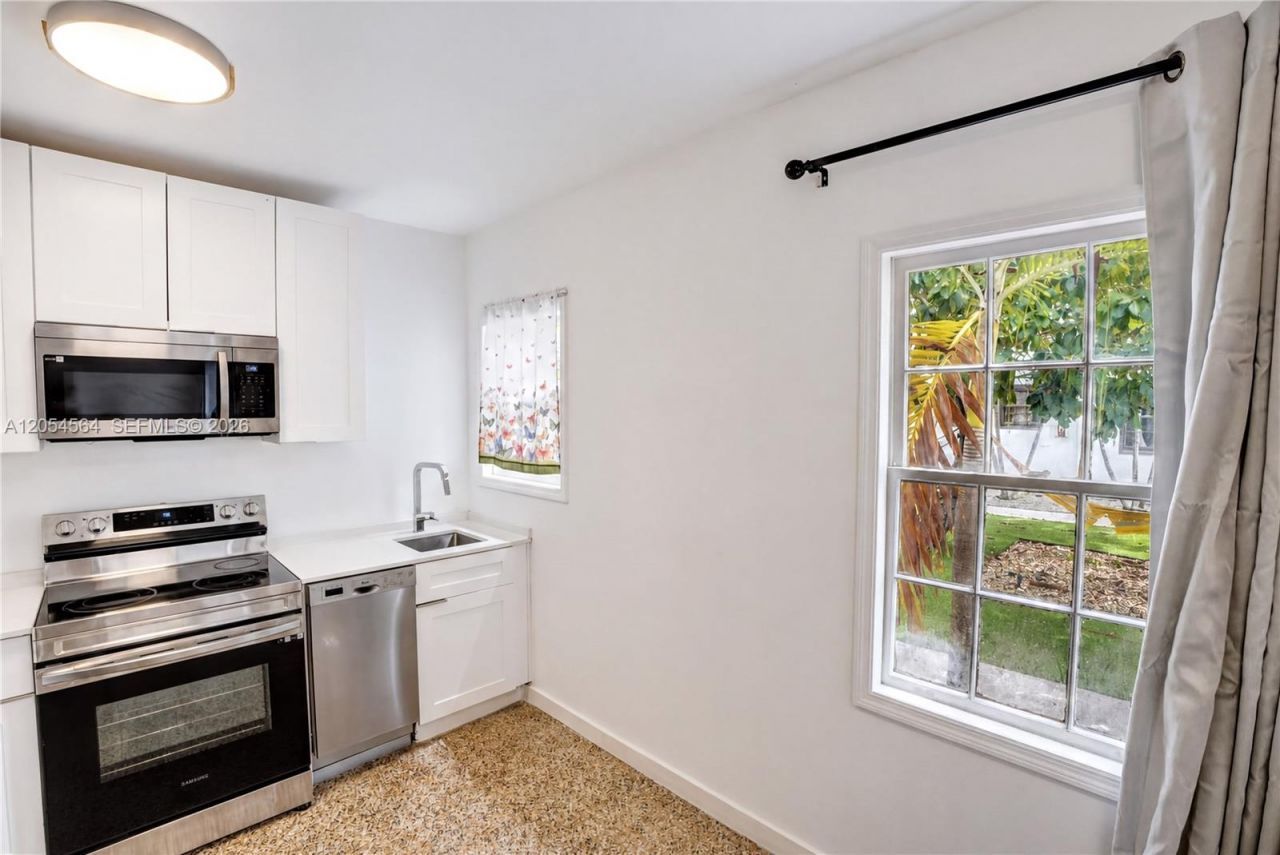421 75th St, Unit 1, Miami Beach, FL 33141 Photo
