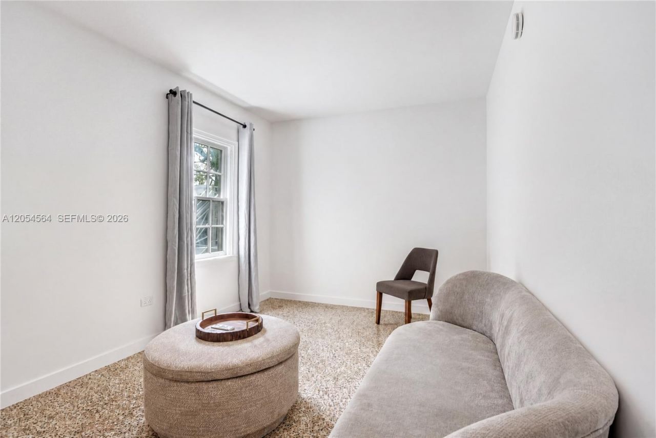 421 75th St, Unit 1, Miami Beach, FL 33141 Photo