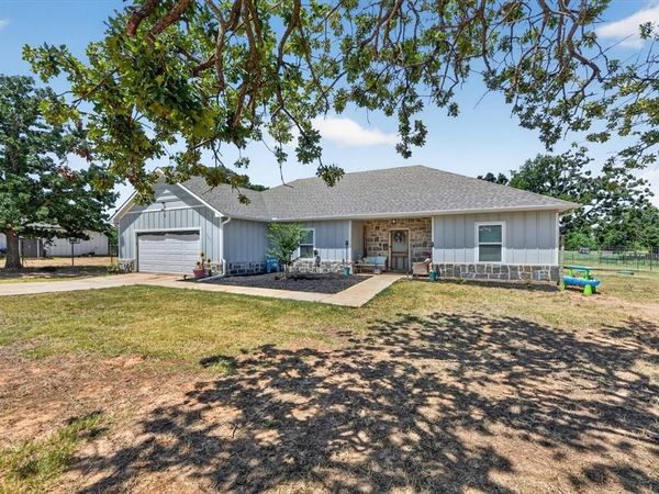 223 Julian Lane, Poolville, TX 76487