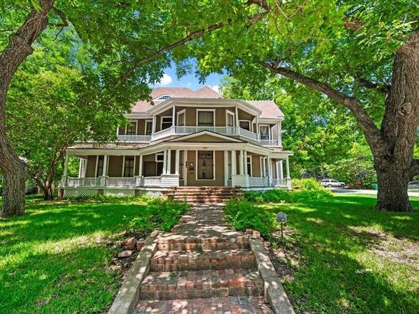 200 S Hawkins Street, Waxahachie, TX 75165