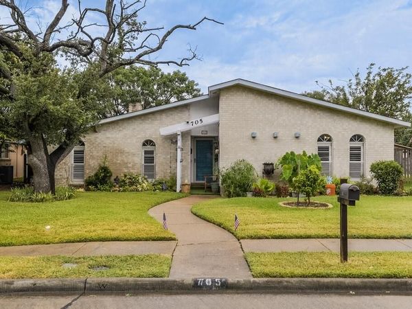 705 Bluebonnet Drive, Grand Prairie, TX 75052