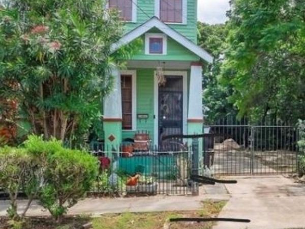 2608 CHIPPEWA Street , New Orleans, LA 70130