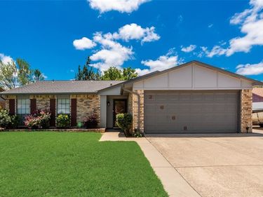 2668 Castanada Circle, Fort Worth, TX 76112